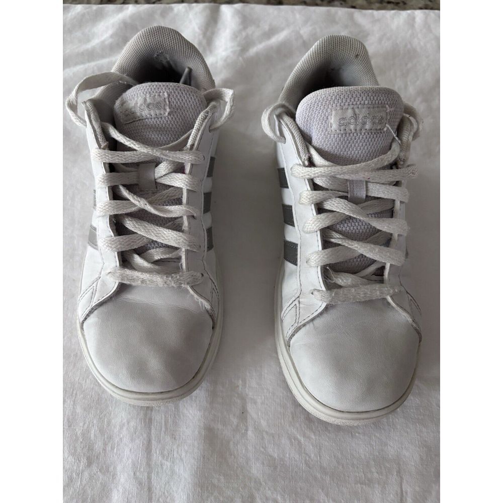Adidas Youth Size 3 1/2  Cloudfoam Orthiolite  White‎ Pk Trim Sneakers  2827